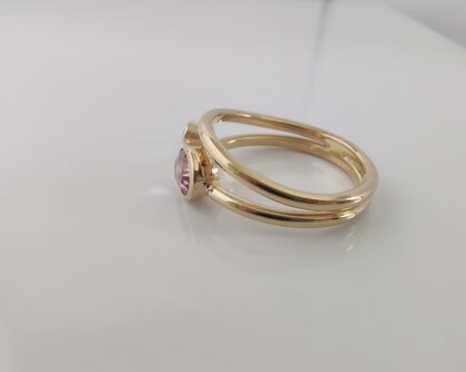 Ring roze tourmalijn 18 kt