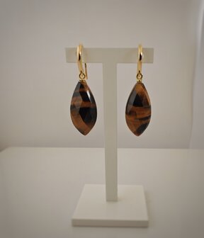 oorbellen 18 kt met tijgeroog