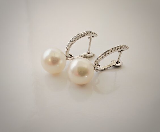 Oorbellen 18 kt parel en diamant