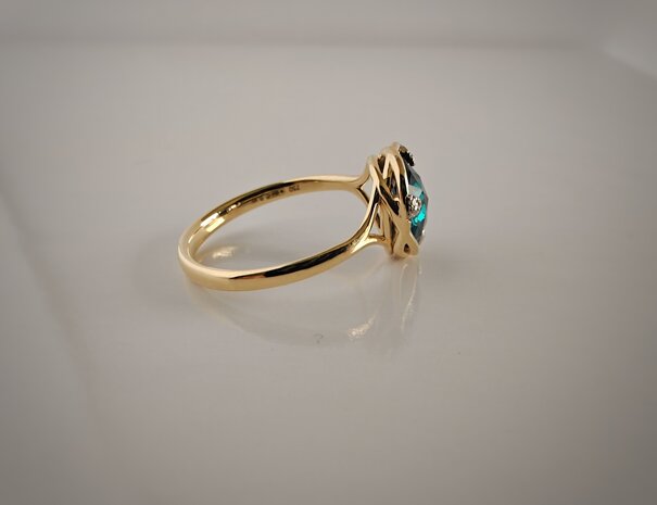Ring 18 kt topaas london blue