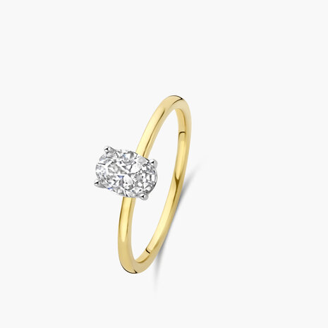 Oval cut diamond ring Signature